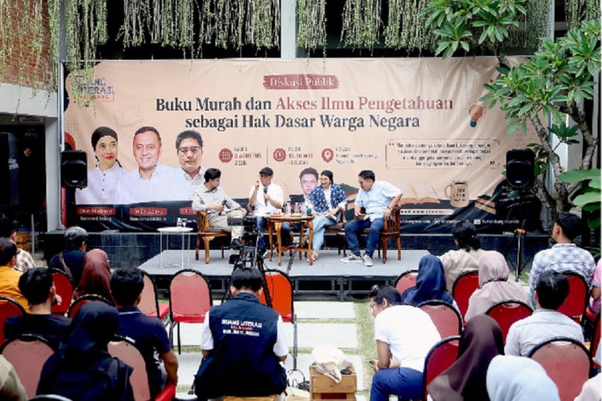 Buku Mahal Ancam 'Makanan Otak' Bangsa? RUU Perbukuan Segera Dibahas! 1 Buku Mahal Ancam 'Makanan Otak' Bangsa? RUU Perbukuan Segera Dibahas!