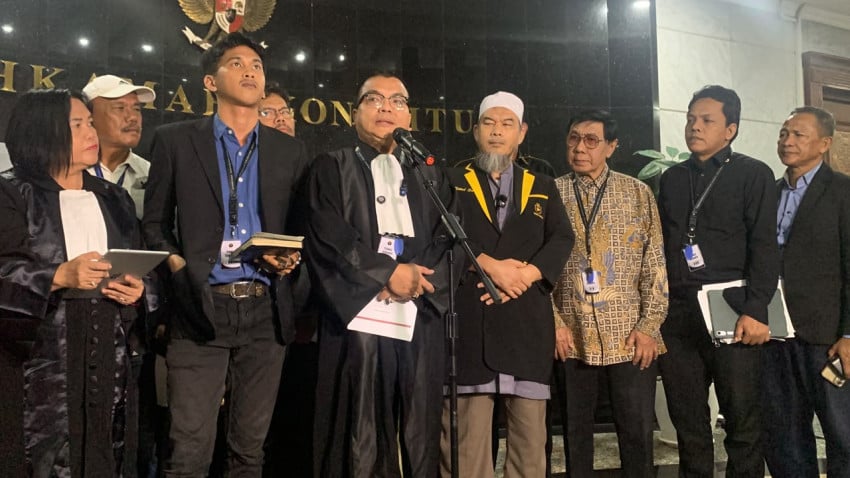 Geger! Bawaslu Akui Tak Bisa Intip Dokumen Gibran, Denny Indrayana Angkat Bicara!