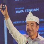 Jokowi Pamer KTA PSI, Guntur Romli Sentil Pedas Ijazah!