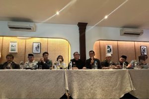 Sidang MK Memanas: Gibran Tak Hadir, Denny Indrayana Curiga!