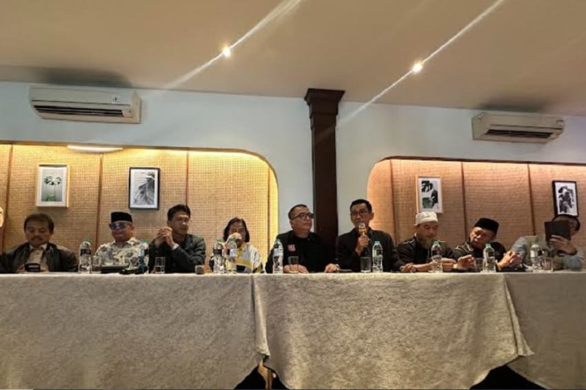 Sidang MK Memanas: Gibran Tak Hadir, Denny Indrayana Curiga!