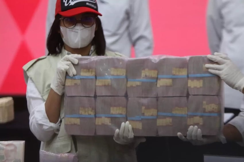 Pecah Rekor! KPK Sita 20 Koper Uang Ratusan Miliar di Bogor!