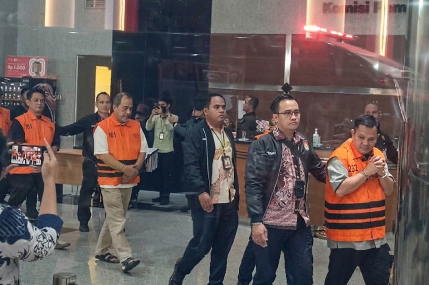 Buntut OTT HGB Bogor: KPK Jerat 8 Tersangka Kakap! 1 Buntut OTT HGB Bogor: KPK Jerat 8 Tersangka Kakap!