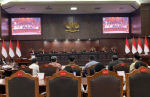 Panas! MK Sidangkan Gugatan Pendidikan Gibran Malam Ini