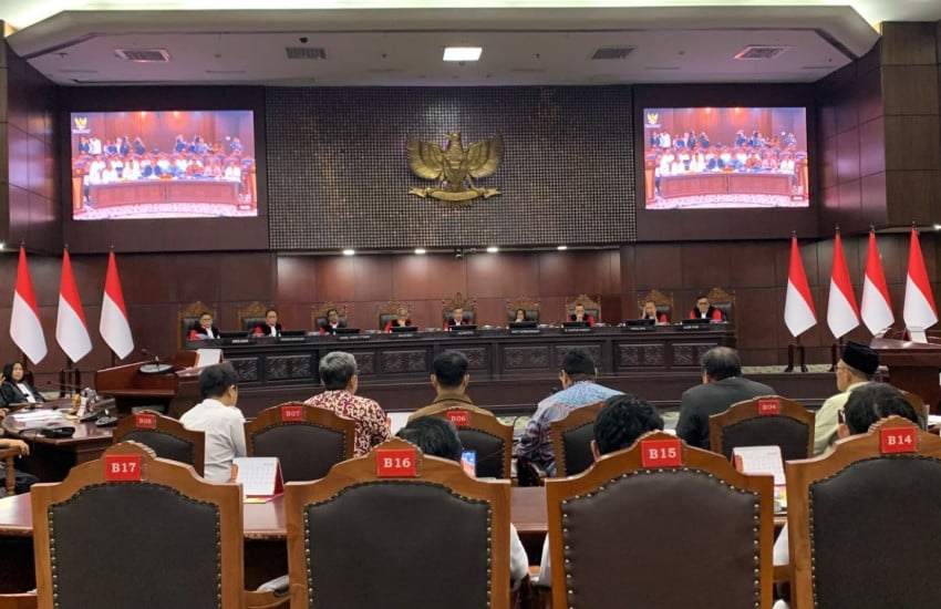 Panas! MK Sidangkan Gugatan Pendidikan Gibran Malam Ini