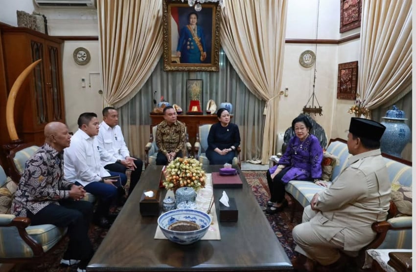 Pecah Tangis di Kediaman Megawati: Prabowo Turut Berduka!