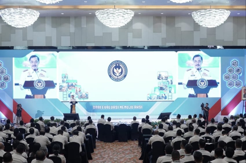 Gebrak Meja! Menteri Imipas Sikat Habis Praktik Pungli!