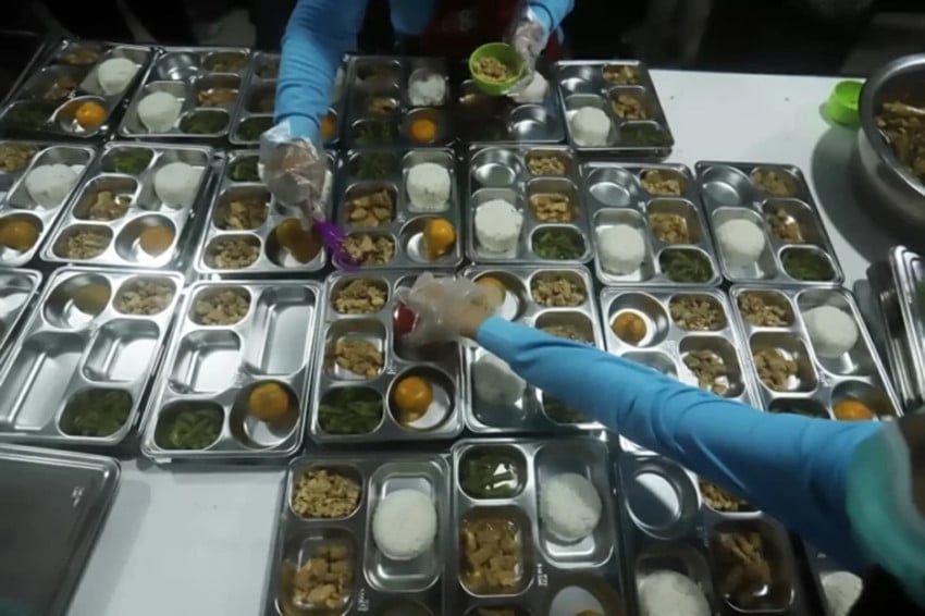 Geger Makanan Berkelabang, DPR Desak Polisi Usut Tuntas! 1 Geger Makanan Berkelabang, DPR Desak Polisi Usut Tuntas!