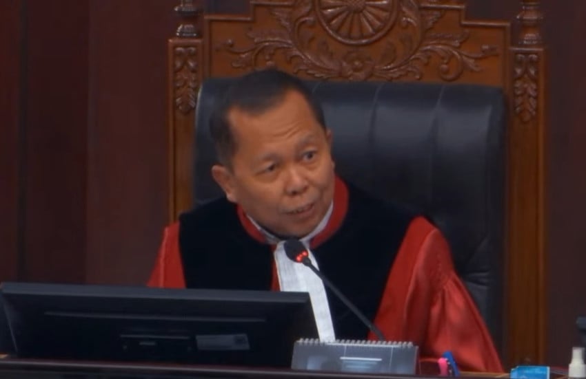 Hakim MK 'Sentil' KPU dengan Ayat Al-Qur'an di Sidang Gibran