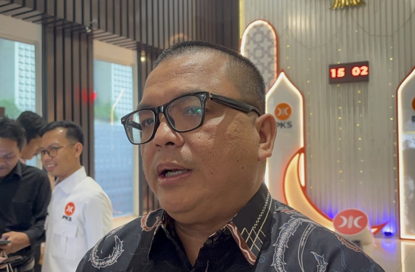 Gibran Terancam? Denny Indrayana Mulai Dekati PDIP!