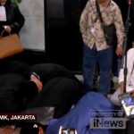 Gugatan Ijazah Gibran Kandas, Relawan Sujud Syukur!