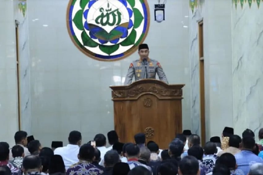 Kapolri Jadi Khatib, Pesan Menyentuh untuk Polri