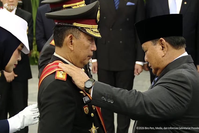 Prabowo Beri Penghargaan Tertinggi ke Kapolri & Komjen