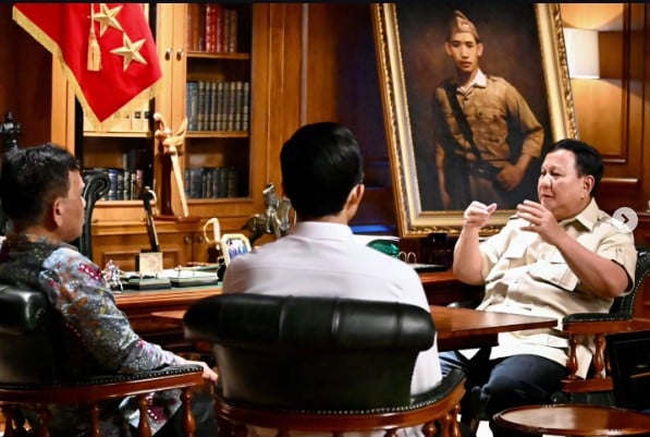 Prabowo Panggil Bakom: Strategi Komunikasi Baru!