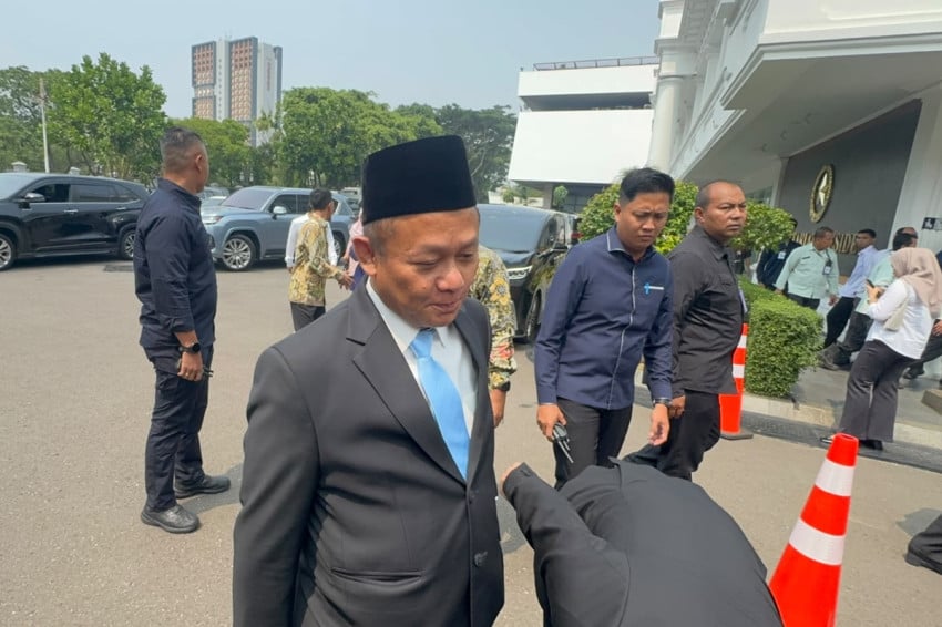 Sarmuji ke Istana, Bakal Urus Industri?